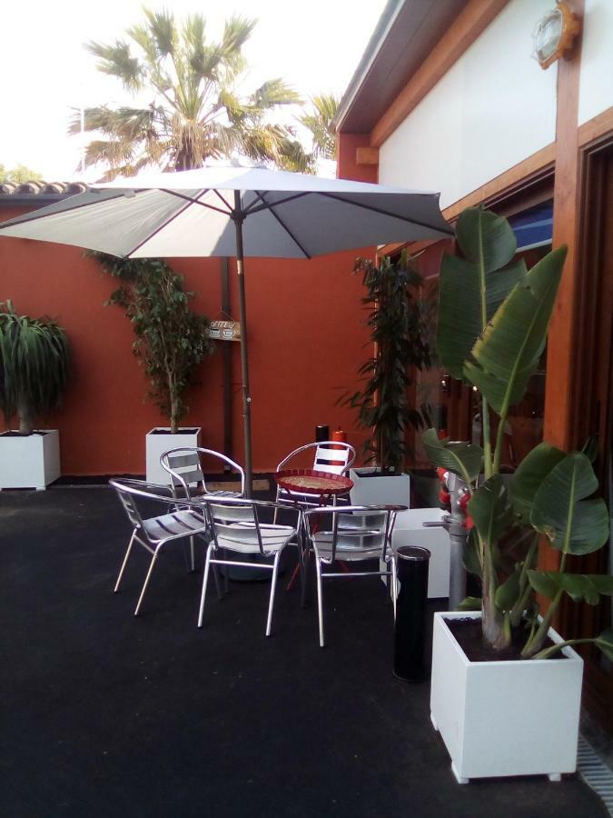 Hotel Iris La Eliana Buitenkant foto