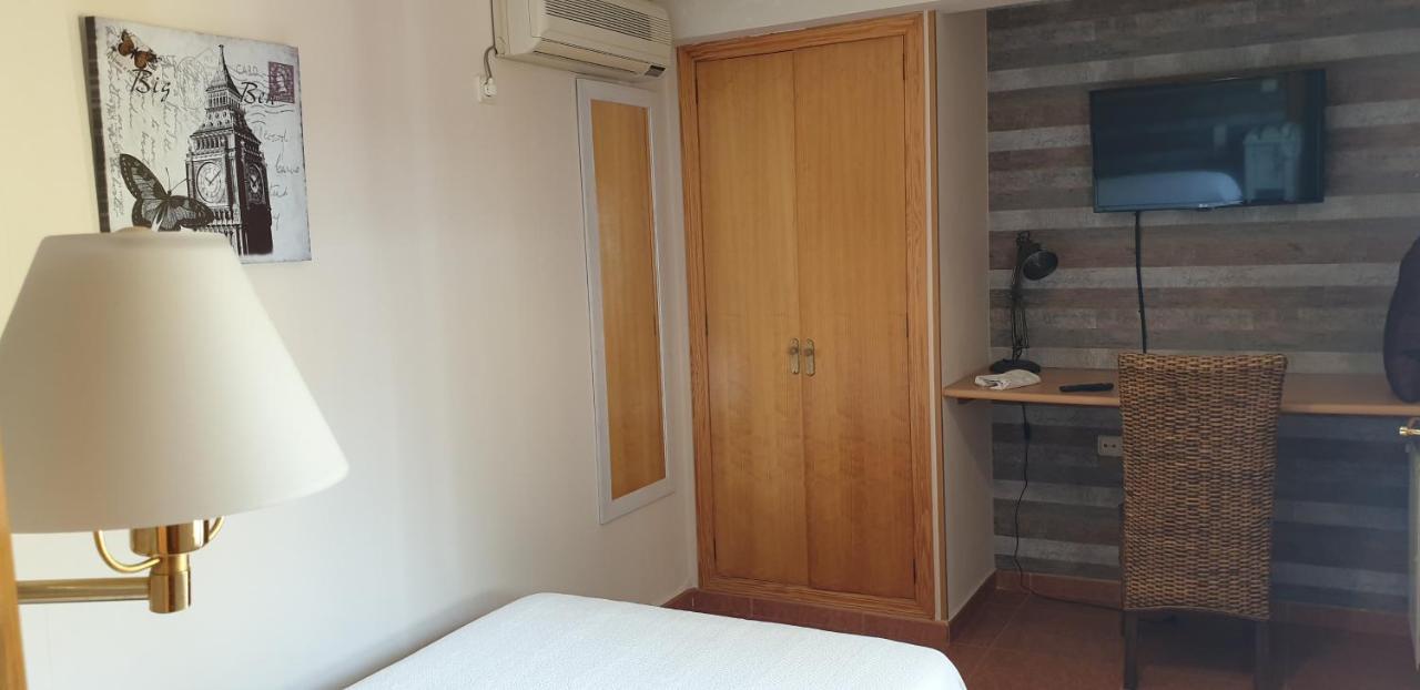 Hotel Iris La Eliana Buitenkant foto